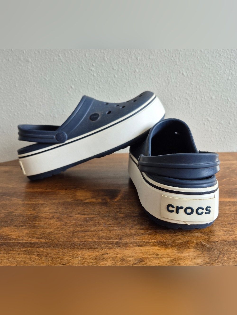 CROCS Crocband Platform Clogs in Navy and White M6 W8